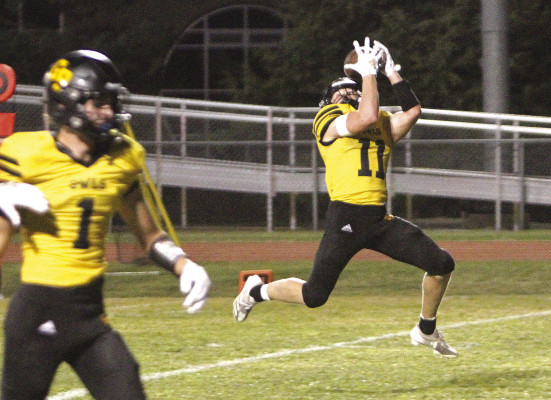 Cooper Scheer hauls in a pass from Brady Brack for a first-half touchdown against the Trinity Knights during last Thursday’s game. Travis Mounts/TSnews