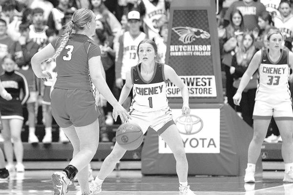 Reagan Black defends Eureka’s Brenn Rucker during last Wednesday’s first-round State tournament game at the Hutchinson Sports Arena. Travis Mounts/TSnews