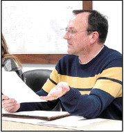 New council member Larry Roth raises a question during council discussions at last week’s regular meeting. This was Roth’s first council meeting after being elected to the council in November. He was sworn in earlier this year. Paul Rhodes/TSnews