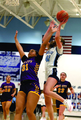 Justine Berlin drives to the basket during Clearwater’s home win over Arkansas City on Friday night. The Indians beat the visiting Bulldogs by 20 points. Stephanie McKennon/TSnews