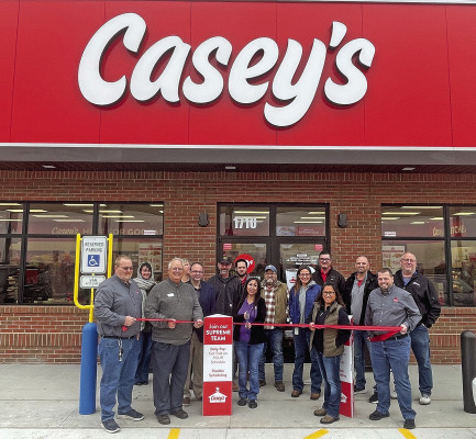 A ribbon cutting was held last Friday at Casey’s by Our Community Chamber, marking the first day of business for the convenience chain’s newest location. Travis Mounts/TSnews