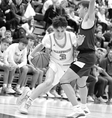 Clearwater’s Trent Fisher drives around a Buhler defender during last Friday’s home contest. Stephanie McKennon/TSnews