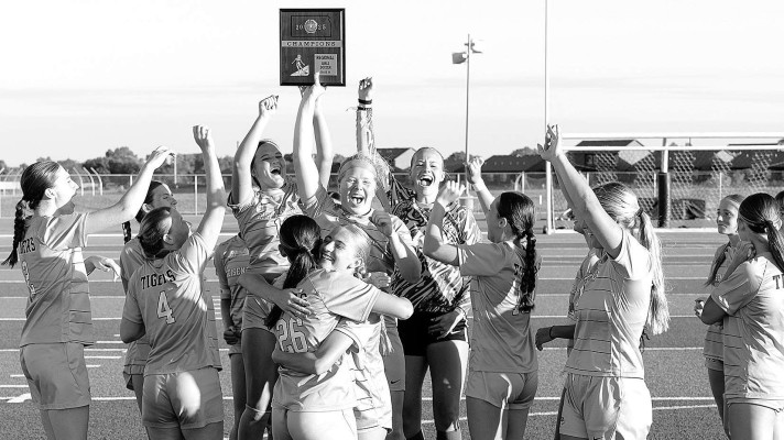 The Eisenhower Tigers celebrate their regional championship at home last week. Matt Bucher/Ginger Viking Fotos