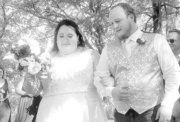 Isaac and Kelsey Mounts shortly after saying “I do.” Travis Mounts/TSnews