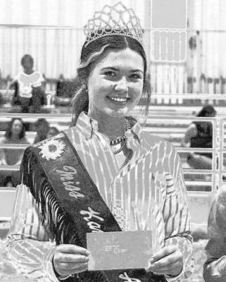 Eliza Rosenhagen won several awards at the recent Kansas Junior Angus Association Preview Show, and earned a scholarship. Contributed photo/Anne Lampe