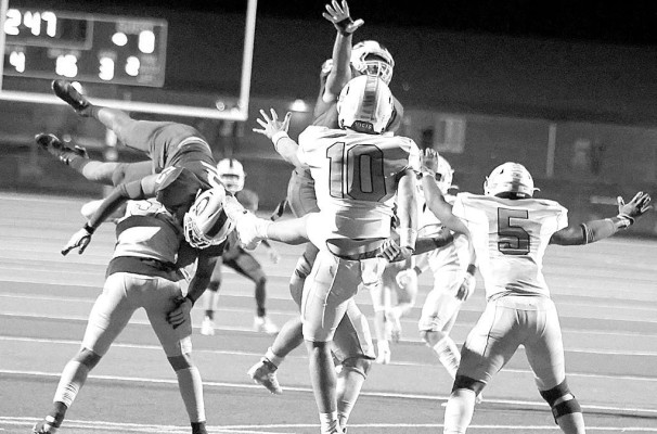 Goddard players attempt to block an Eisenhower punt during Friday’s crosstown rivalry game. Goddard upset Eisenhower. The teams finish the season tied for first place in Division II of the Ark Valley Chisholm Trail League with one loss each. Stephanie McKennon/TSnews