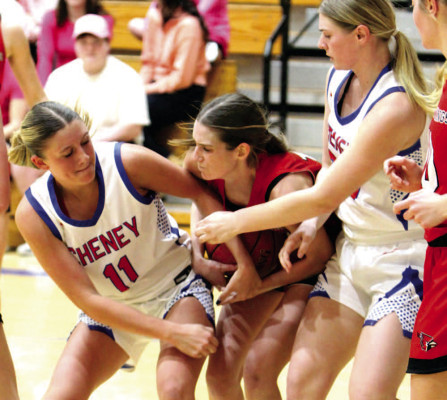 Cheney and Conway Springs players fight for a loose ball during Monday’s game in Cheney. Travis Mounts/TSnews