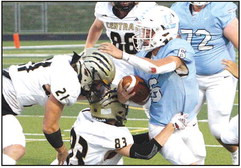The Tigers’ Lucas Dickman breaks away from two defenders for a big run against Andover Central. Travis Mounts/TSnews