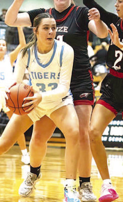 Eisenhower’s Ella Friend looks for a path to the basket during the Tigers’ home win over Maize. Matt Bucher/Ginger Viking Fotos