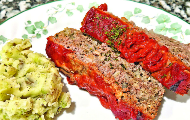 It isn’t a fancy meal, but turkey meatloaf is a lighter version of the down-home classic, and with some added garlic, onions and herbs, it makes for a tasty dinner.