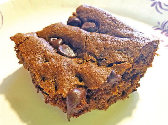 While gingerbread bars sound like a holiday treat, they are a perfect quick dessert for any time of the year.