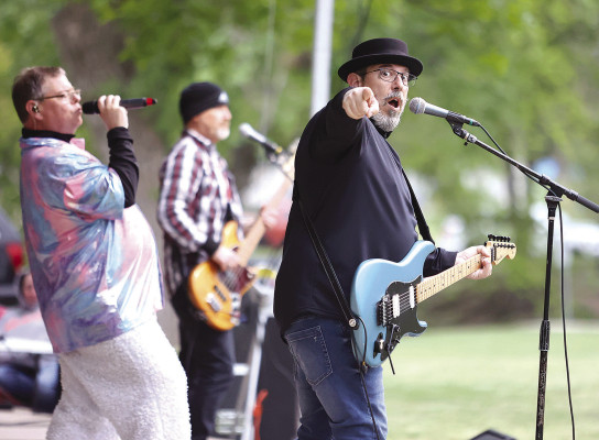 Haysville parties at Riggs Park