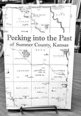 Sumner County group releases postcard book