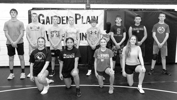 Owls blend experience, youth on mat this winter