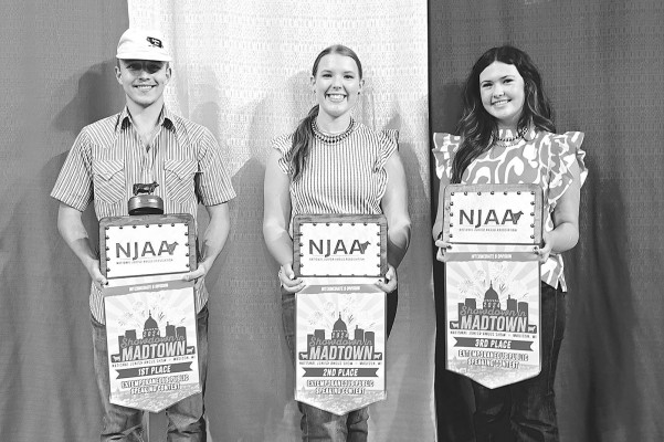 Eliza Rosenhagen of Cheney, pictured at right, was among the junior Angus members to win top honors in the intermediate B division of the extemporaneous speaking contest at the 2024 National Junior Angus Show awards ceremony, held July 6 in Madison, Wis. In addition, Rosenhagen placed third in the intermediate division of teams sales. Pearl’s Pics/Contributed photo