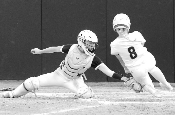 Eisenhower catch Karlee Ford tags out a Valley Center player during the Class 5A championship game. Dale Stelz/TSnews