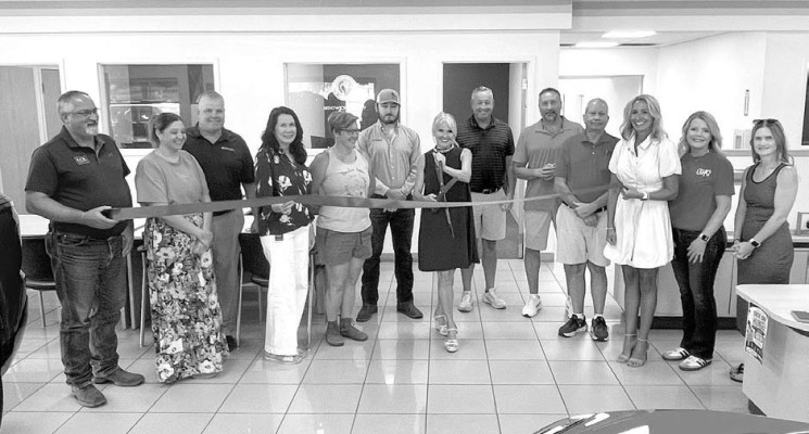 The Cheney Chamber of Commerce and Lubbers held a ribbon cutting for the new tag office satellite location. Travis Mounts/TSnews