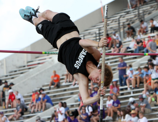 Cohen Connell of the Campus Colts turned in the team’s best individual finish at the 6A State track meet with a seventh-place performance in the pole vault. Travis Mounts/TSnews