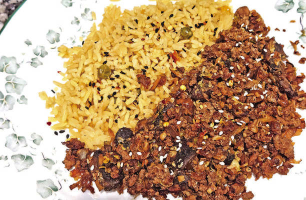 Spicy beef and Brussels features ground beef and chili sauce to match your favorite spice level, along with fresh Brussels sprouts, onions and mushrooms. It’s a great combination to serve over rice for dinner.