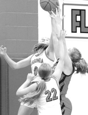 Argonia’a Tori Morrison (0) and Maya Jones (22) battle with a Norwich player for a rebound at home last Friday. Travis Mounts/TSnews