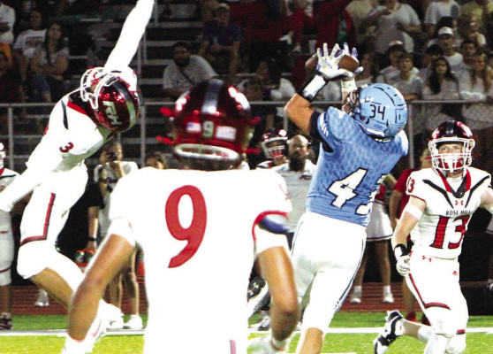 Chance Keesling hauls in a pass from Cooper Williams during the third quarter of Clearwater’s home win over Rose Hill. Keesley ran 37 yards after the catch for a touchdown and a 16-0 Indians’ lead over the Rockets. Travis Mounts/TSnews