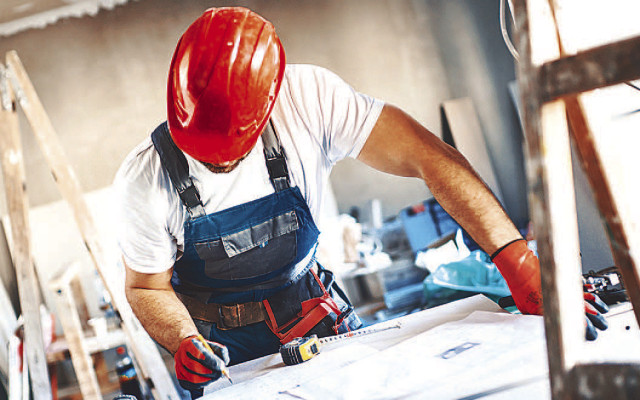 There are many advantages to hiring contractors to renovate a home instead of taking the DIY route.
