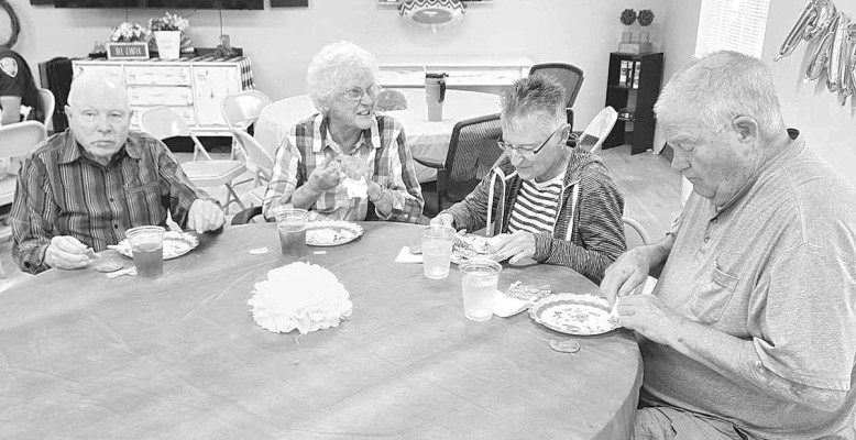 Seniors host taco lunch