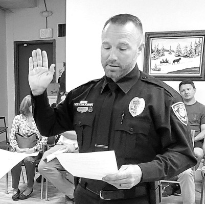 Mitch Nedrow takes the oath of office at the Conway Springs City Council meeting on Sept. 30. He is the city’s new police chief. Paul Rhodes/ TSnews