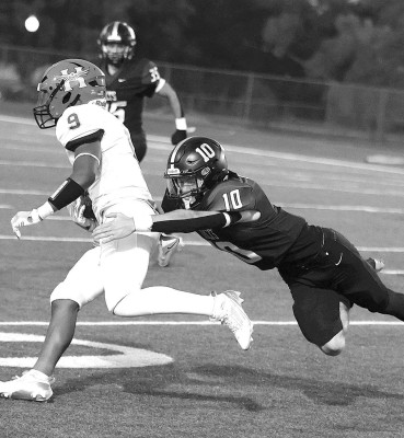 Hutchinson spoils Campus homecoming with shutout