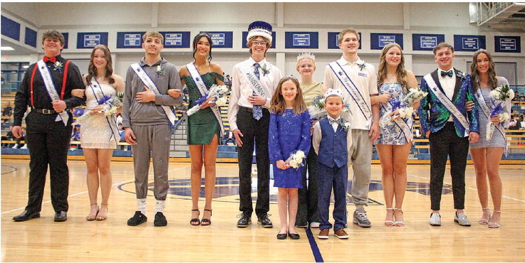 ABOVE: Goddard High School winter homecoming court. Coronation was held at halftime of last Friday’s boys basketball game. BELOW: The homecoming court members were, from left, Aidan Avalos and Tristan Carr, Jaxon Bridwell and Emma Culver, Jacob Goodwin and Hailey Daffron, Luke Griffith and Kate Grilliot, and Eastyn Vieyra and Rachel Simmons. Travis Mounts/TSnews