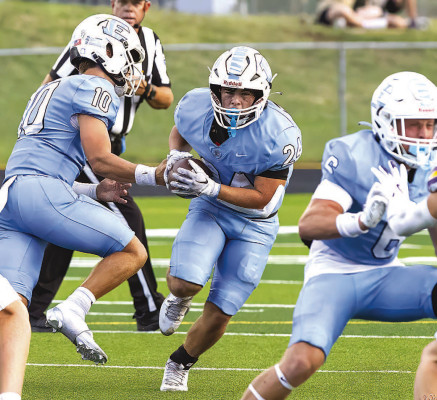 Brayden Pappas takes a handoff from Derek Morgan and follows the block of Canyon Mayer for a big run during Eisenhower’s seasonopening win over the Valley Center Hornets. The Tigers will face the crosstown rival Goddard Lions Friday in the “Roar on 54.” Matt Bucher/TSnews
