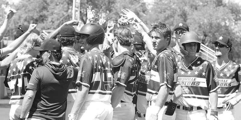 The Haysville Aviators gather together before Monday’s NBC World Series game. Dale Stelz/TSnews