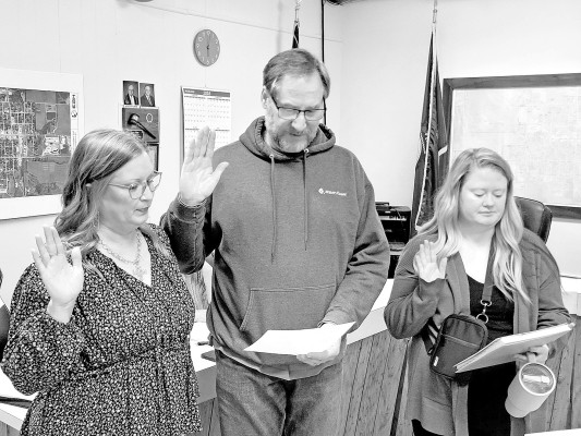 New mayor Lori Gerber, left, and new council members Mark Schlotterbeck and Caitlin Swaney were sworn in at last week's council meeting in Conway Springs. Paul Rhodes/TSnews