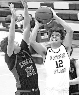 Eli Eck shoots over a Kingman defender on Friday. He scored 11 points in a Garden Plain victory. Travis Mounts/TSnews