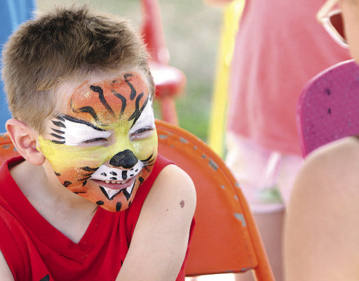 Dax Taton of Argonia reacts with a big smile after seeing his new tiger face painting in a mirror. He was among the many people who turned out for Saturday’s Argonia Days party, held downtown. See more photographs on Page A9. Travis Mounts/TSnews